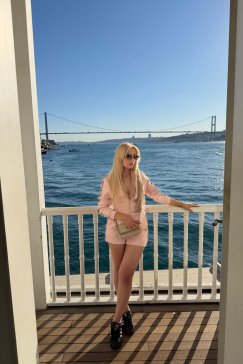 Bayan Modeller Masseuse ZARA