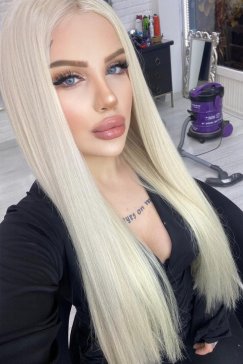 Bayan Modeller Masseuse TİNA